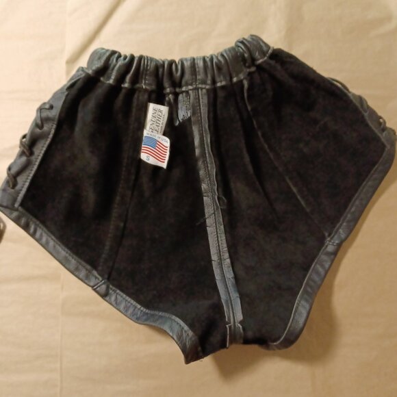 80s Vintage Black Leather Lace-Up Biker Shorts - Picture 7 of 13